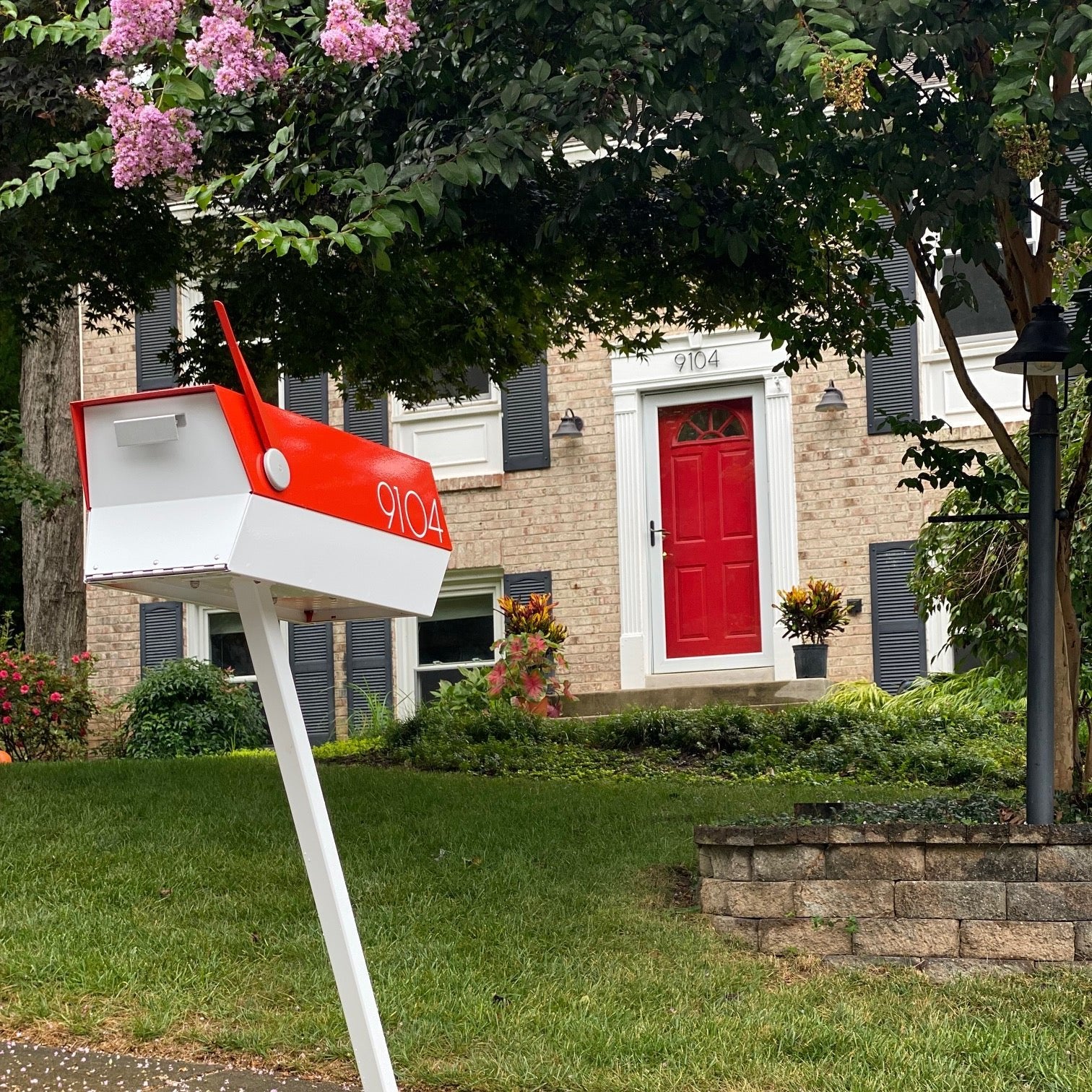 The Modbox Mid-Century Modern Curbside Mailbox