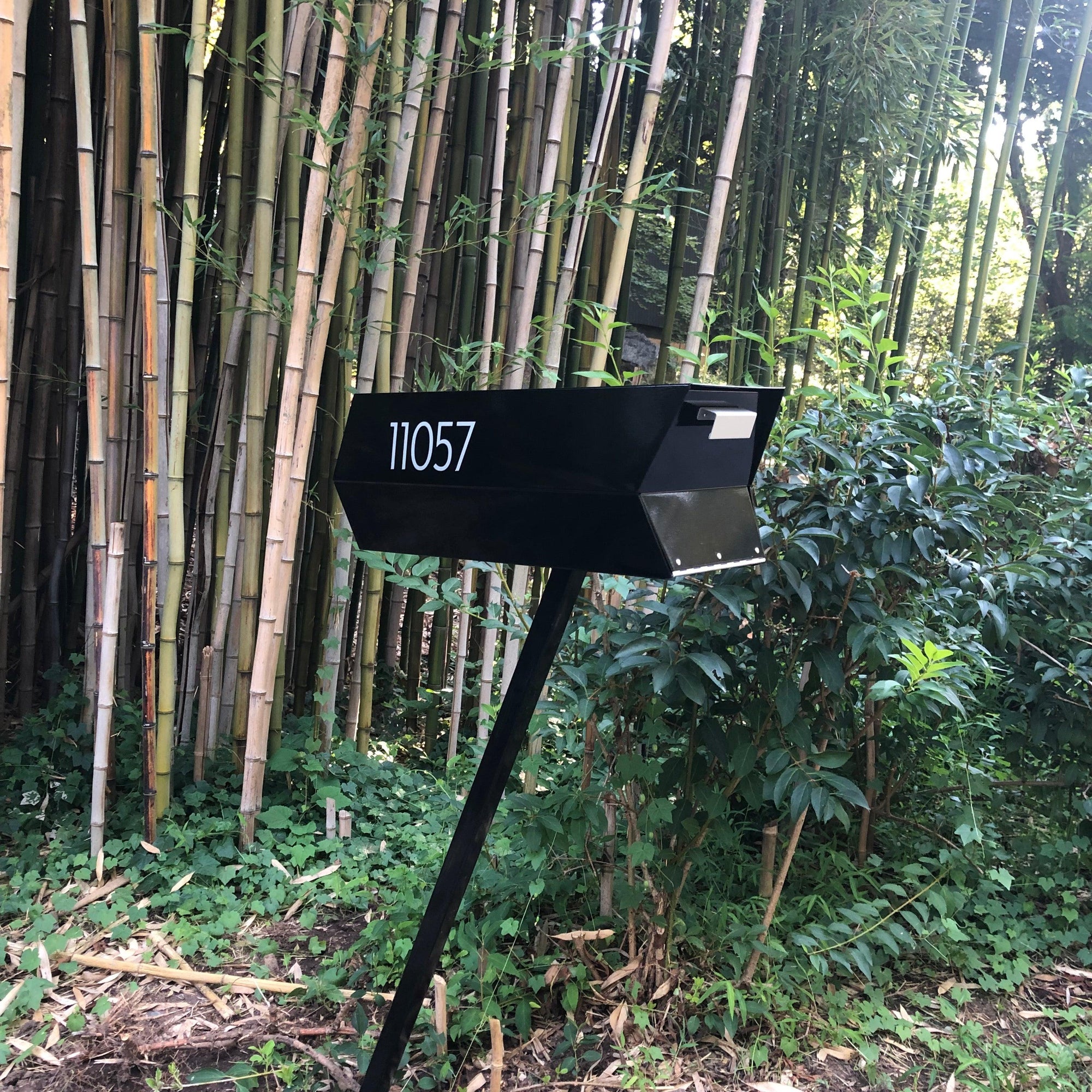 The Modbox Monochrome Mid-Century Modern Curbside Mailbox